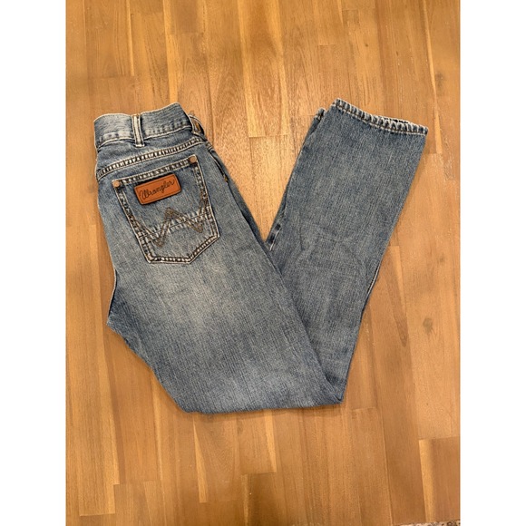 Wrangler Other - Wrangler Retro Slim Straight Leg Jeans Medium Wash Blue Denim 1088MWZDK 30x32